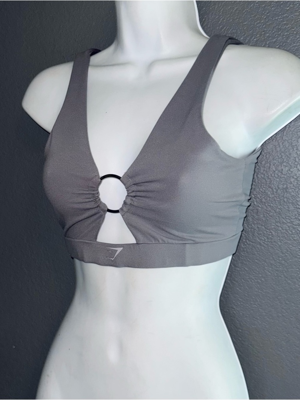 Gymshark Women’s Gray Sports Bra Cutout Crop Top size Medium - Large - Picture 3 of 7
